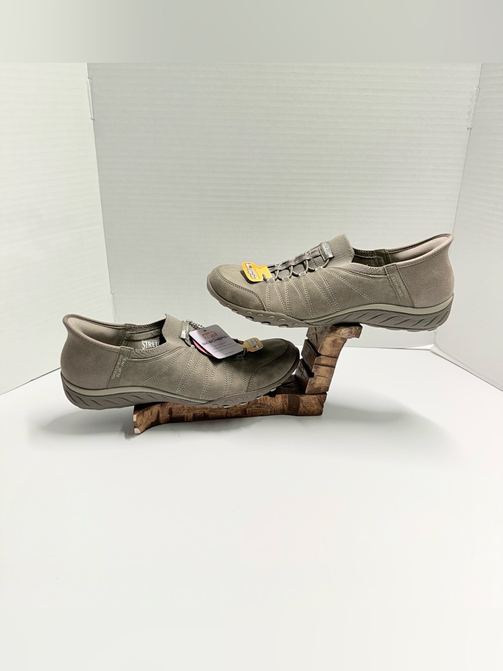 Skechers Slip-Ins Breathe Easy Home-Body Slip On Sneaker Women’s 9 New No Box